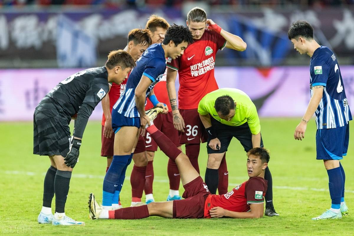 里昂迎中超关键赛,今晨造点机会,赛场秩序良好,更衣室氛围转暖 里昂迎中超关键赛,今晨造点机会,赛场秩序良好,更衣室氛围转暖