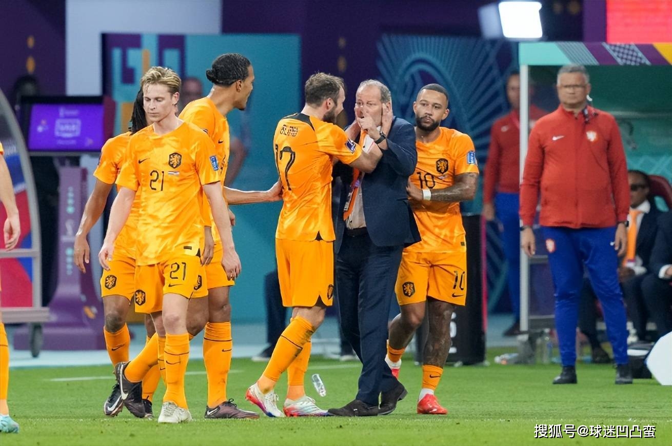 集结日阿贾克斯备战社区盾，篮板制胜细节曝光，震撼外界，资深球员宣示担当