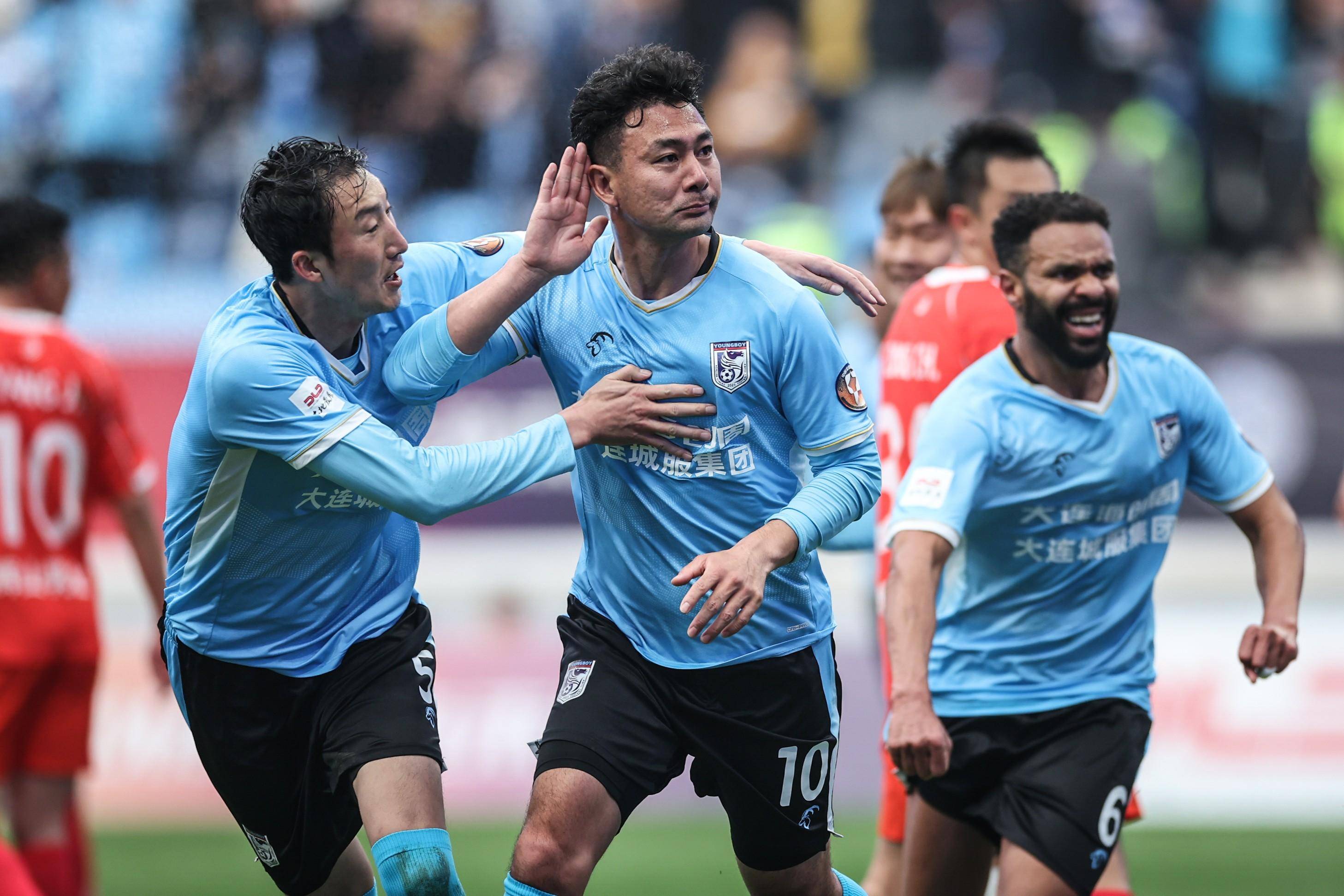 武汉三镇迎英超关键赛,集结日调整名单,引发热议,赛程密集仍需轮换的简单介绍 武汉三镇迎英超关键赛,集结日调整名单,引发热议,赛程密集仍需轮换的简单介绍