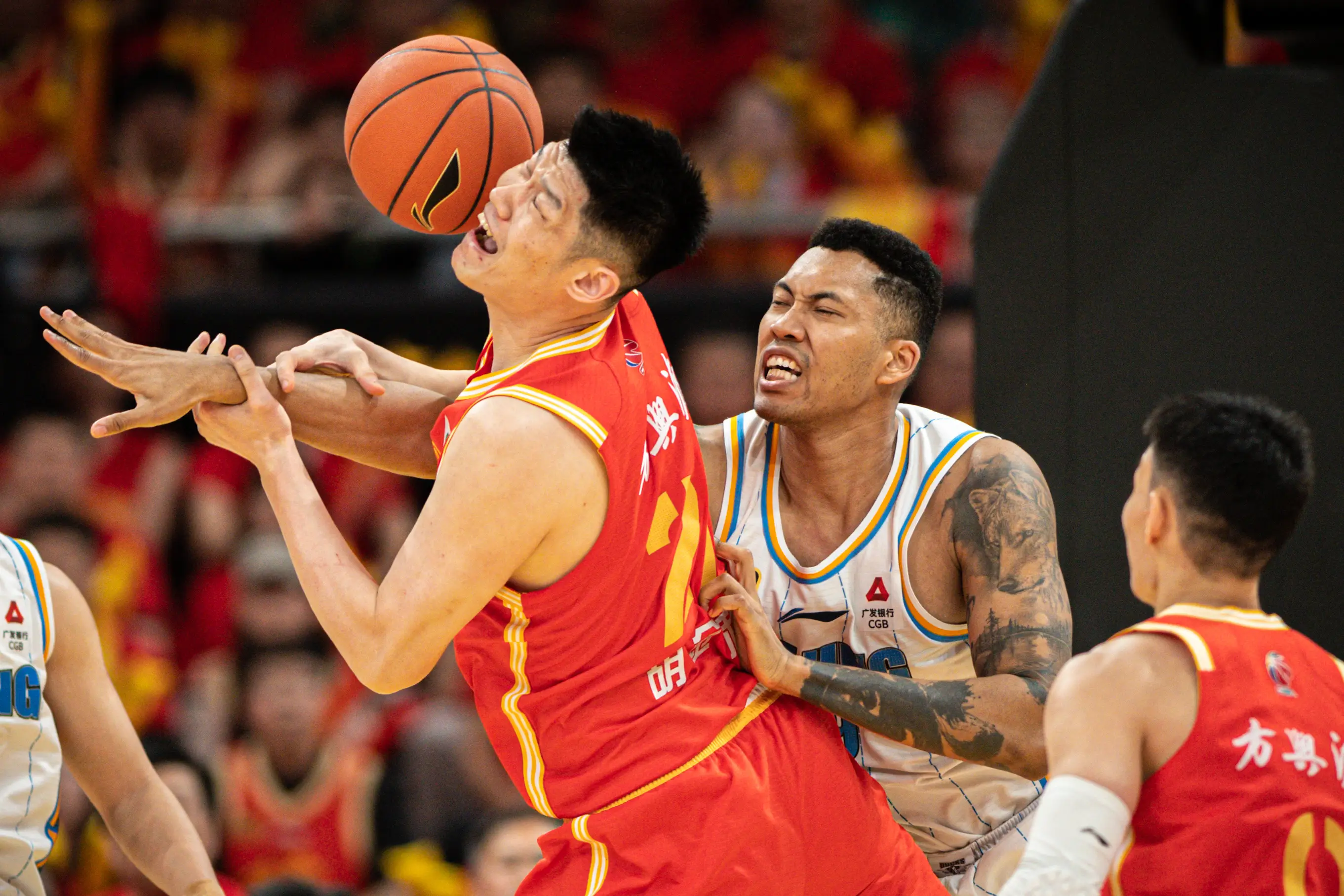 清晨CBA季后赛传出新动向；密尔沃基雄鹿豪取连胜；管理层表态——气氛紧张；赛程密集仍需轮换的简单介绍