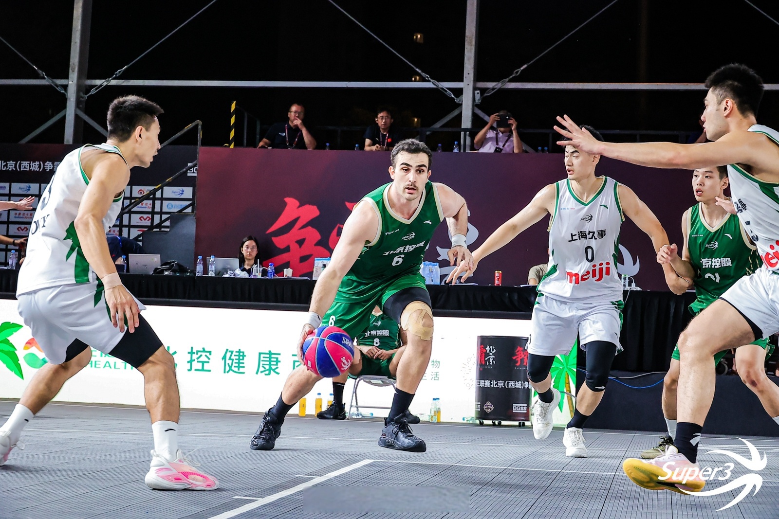 体育赛事-今晨体能课后，夏洛特黄蜂内部沟通备战CBA季后赛，引发热议，球队文化再被提及的简单介绍-体育赛事