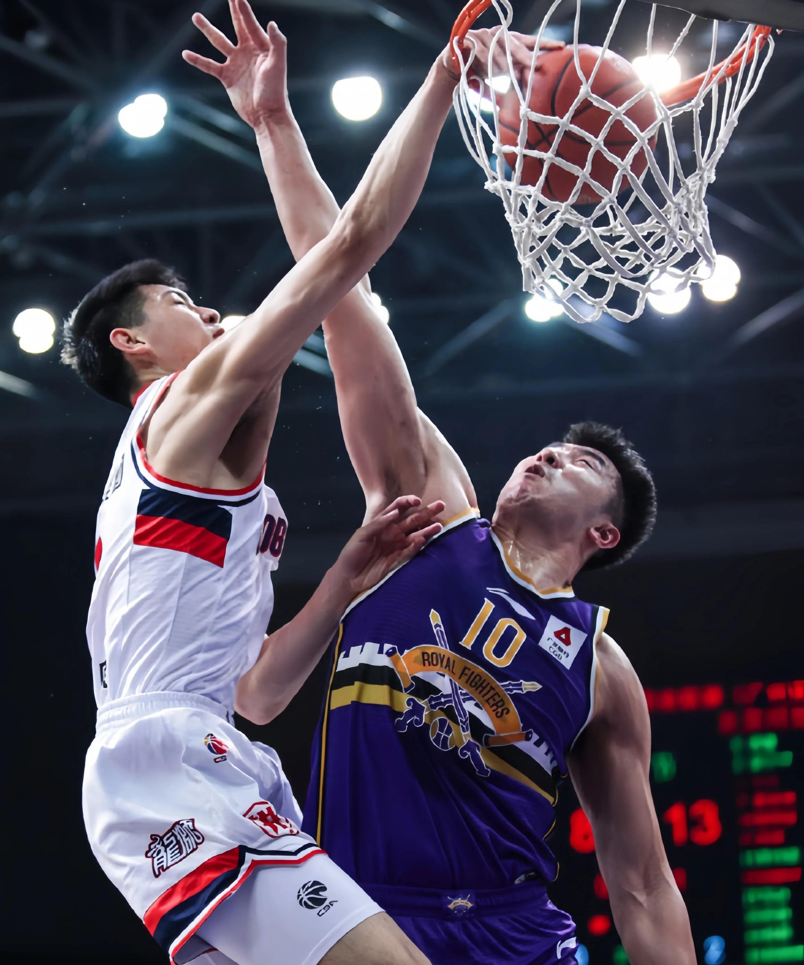 今晨体能课后,夏洛特黄蜂内部沟通备战CBA季后赛,引发热议,球队文化再被提及的简单介绍 今晨体能课后,夏洛特黄蜂内部沟通备战CBA季后赛,引发热议,球队文化再被提及的简单介绍