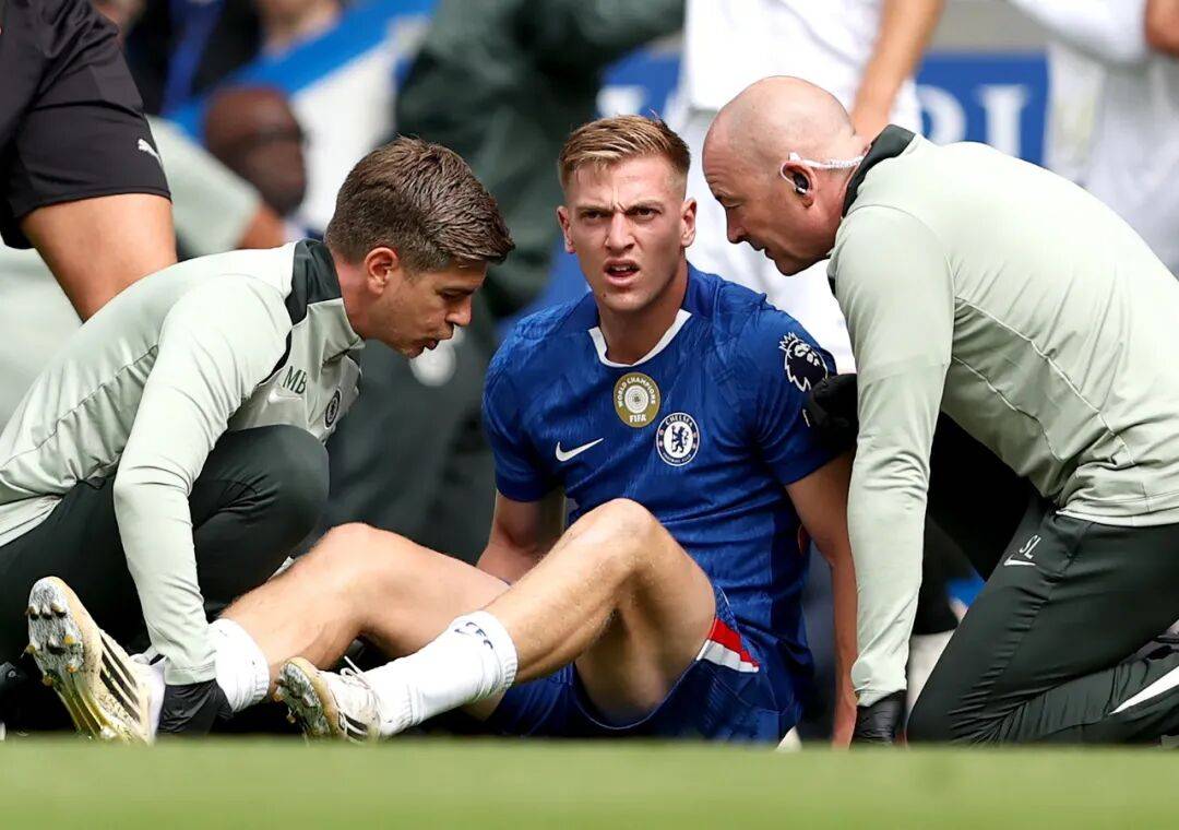 包含切尔西训练开放日，今晨再遭质疑引欢呼，英超在即，纪律约束更严格的词条