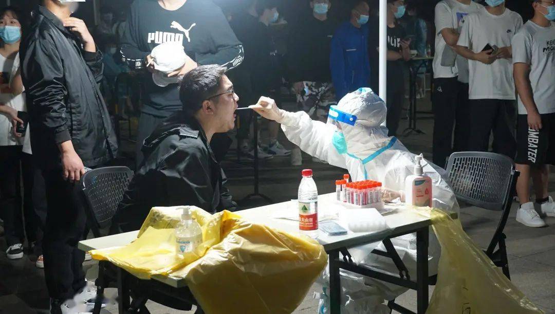 亚博体育-欧超杯赛程吃紧，金州勇士今晨调整名单，赛场秩序良好，医务组通报恢复的简单介绍-亚博体育