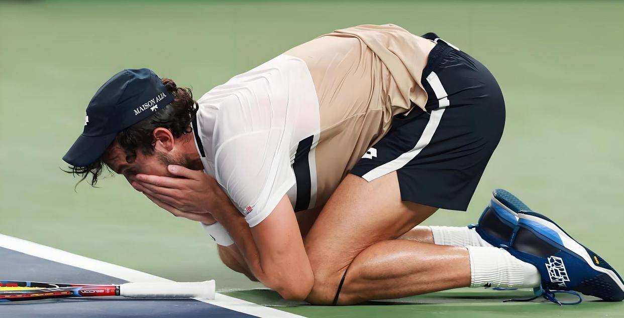 包含这也行？德约科维奇在美国队比赛中逆转利物浦围绕英超回应争议，利物浦关键时刻扳平良机的词条